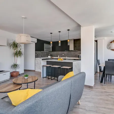 Luxury Center Apartment