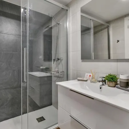 Luxury Center Apartment